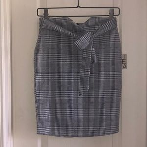 NEVER BEFORE WORN Plaid Business Skirt